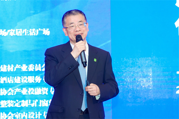 秦占學(xué)演講最新.JPG
